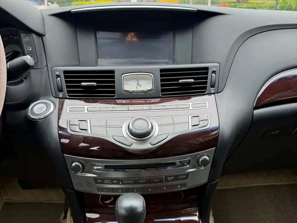 Infiniti Q70 Q70L 2.5L Luxury Edition, фото 17