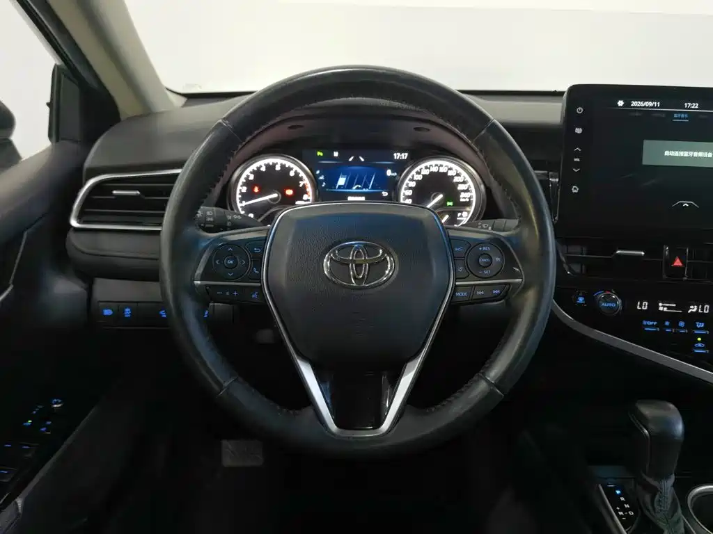 Toyota Camry — миниатюра 11