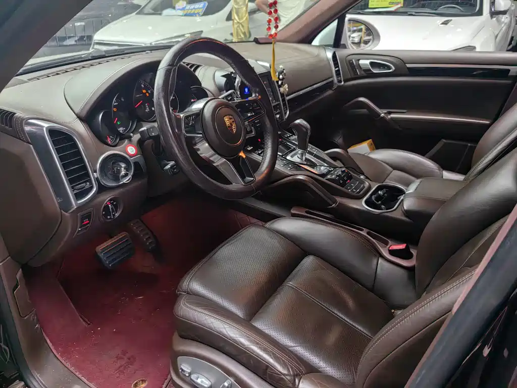 Porsche Cayenne — миниатюра 7