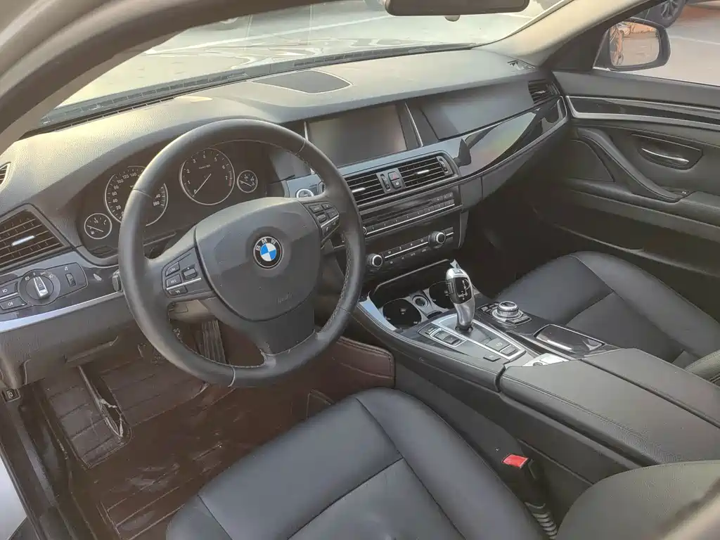 BMW 5 Series — миниатюра 2