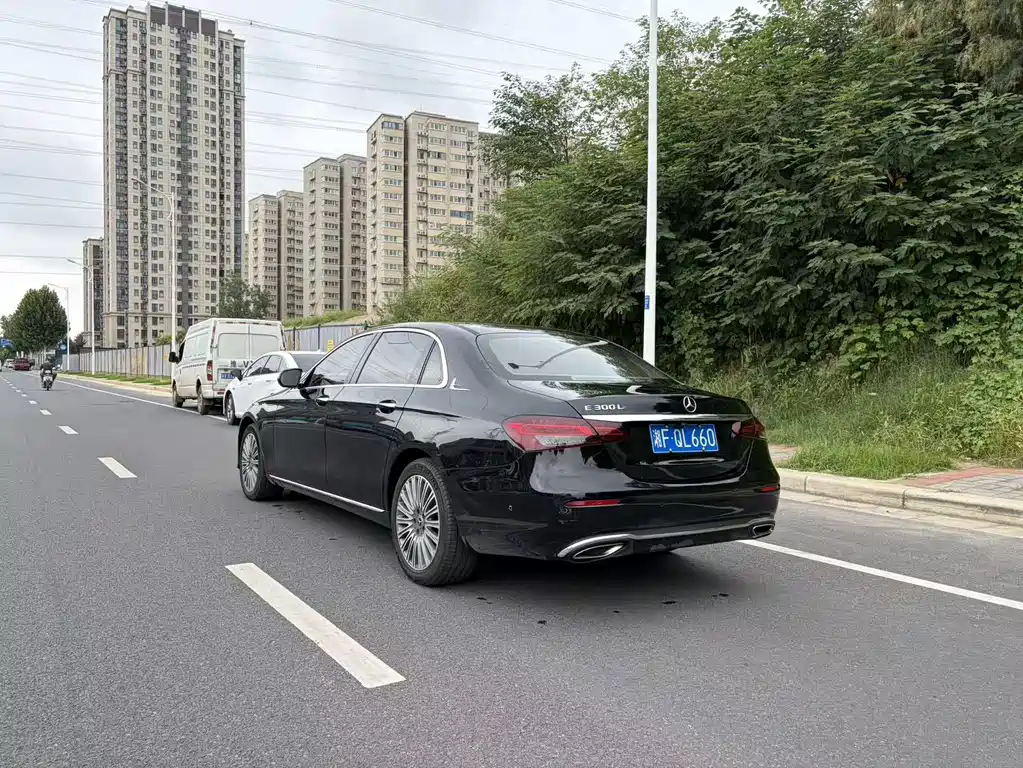 Mercedes-Benz E-Class — миниатюра 9