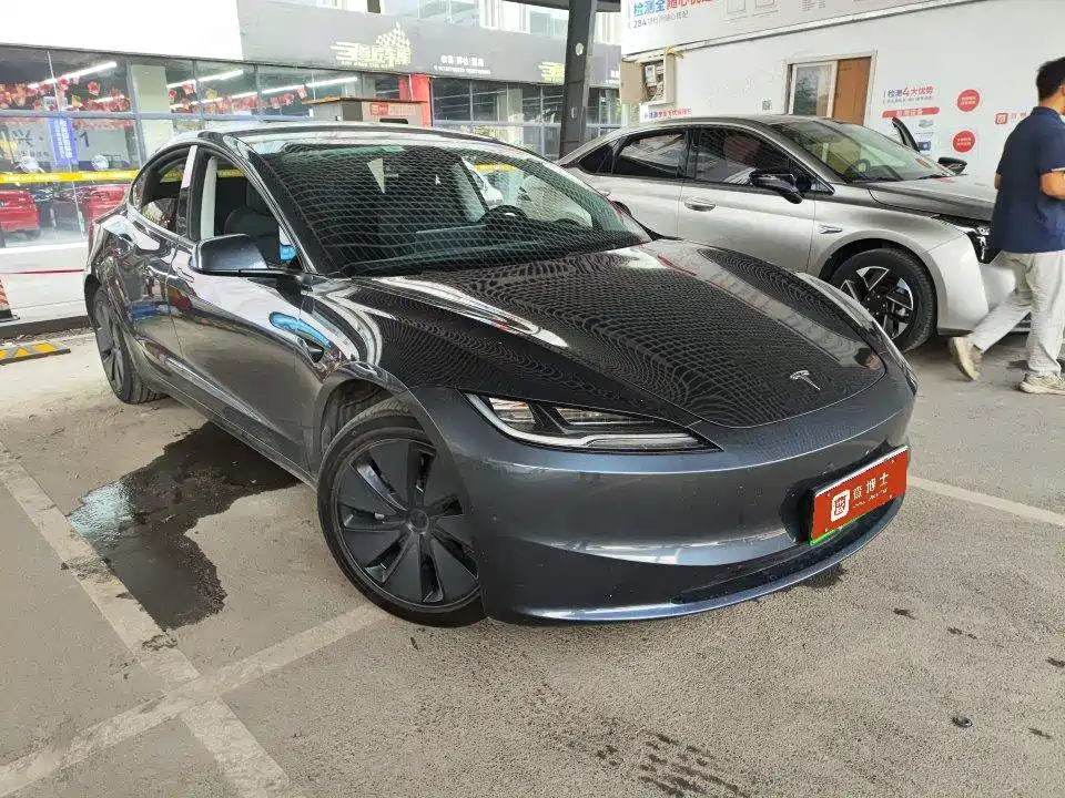Tesla Model 3 — миниатюра 2