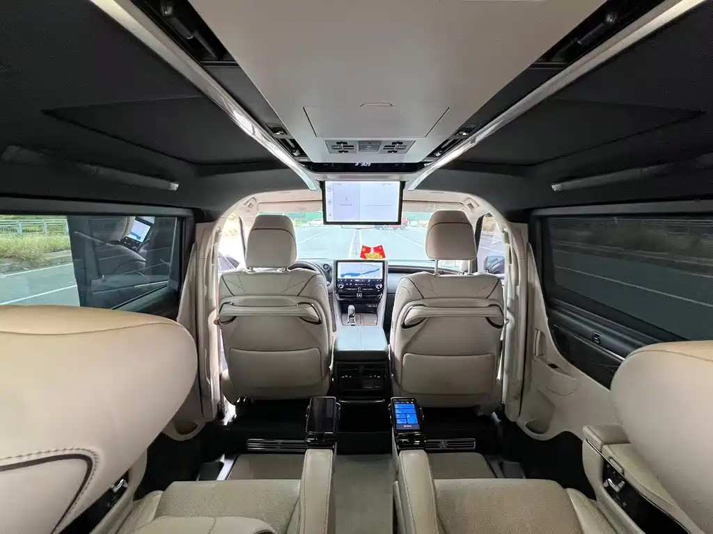 Toyota Alphard — миниатюра 16
