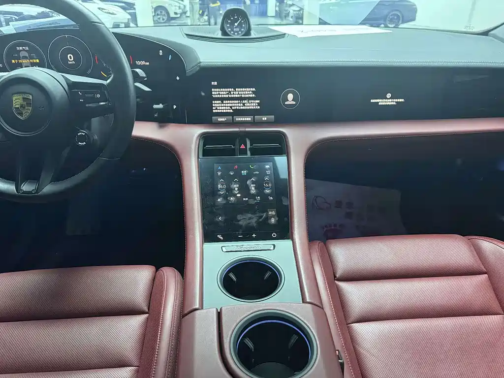 Porsche Taycan — миниатюра 7