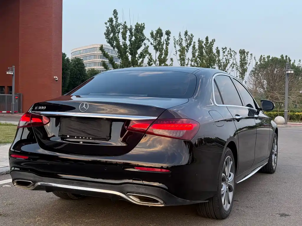 Mercedes-Benz E-Class — миниатюра 4