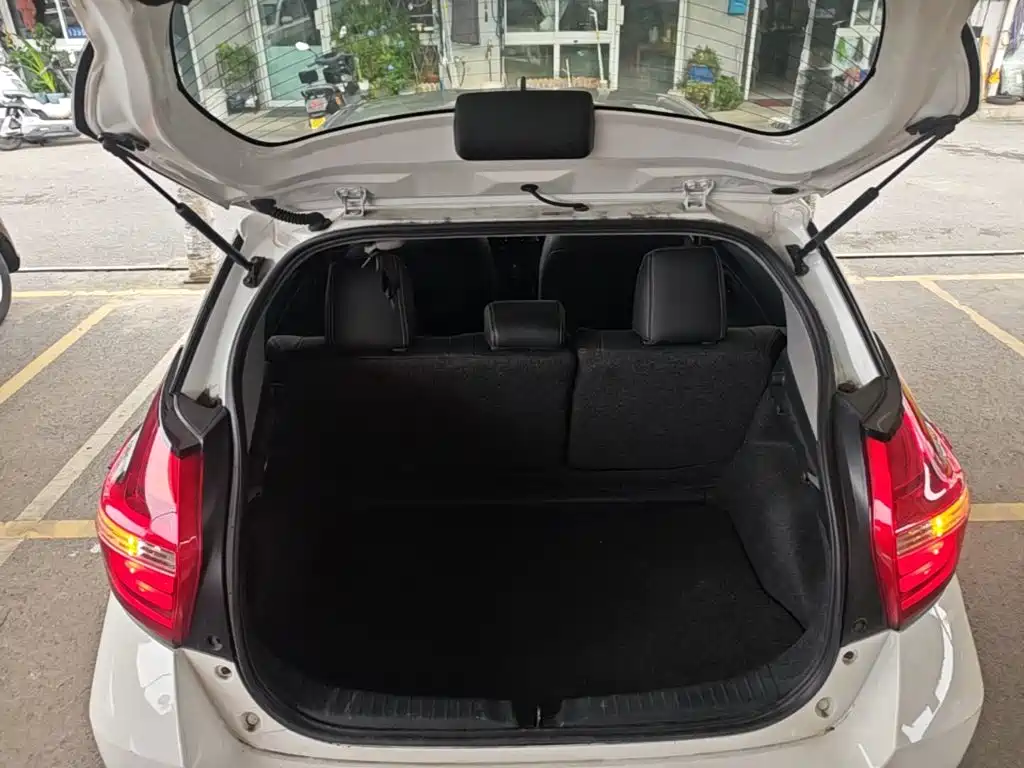 Toyota Yaris L — миниатюра 19