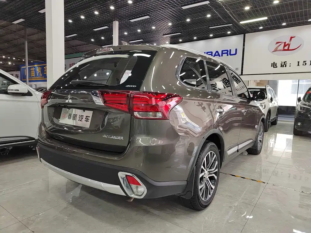 MITSUBISHI OUTLANDER