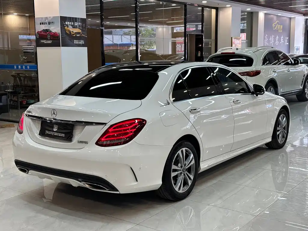 Mercedes-Benz C-Class — миниатюра 6