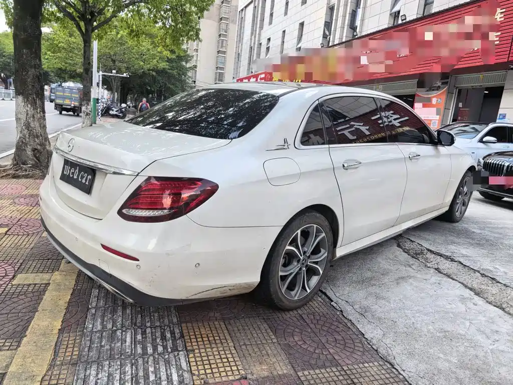 Mercedes-Benz E-Class — миниатюра 4