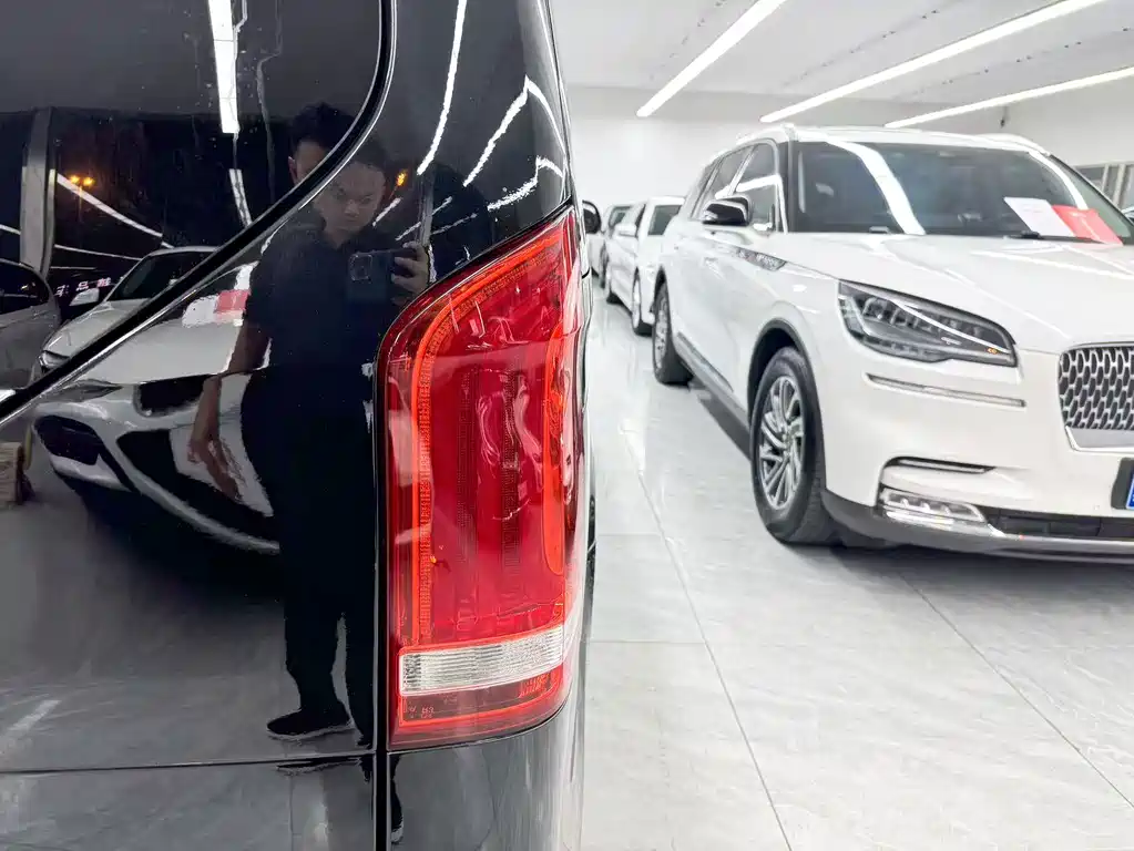 Mercedes-Benz V-Class — миниатюра 27