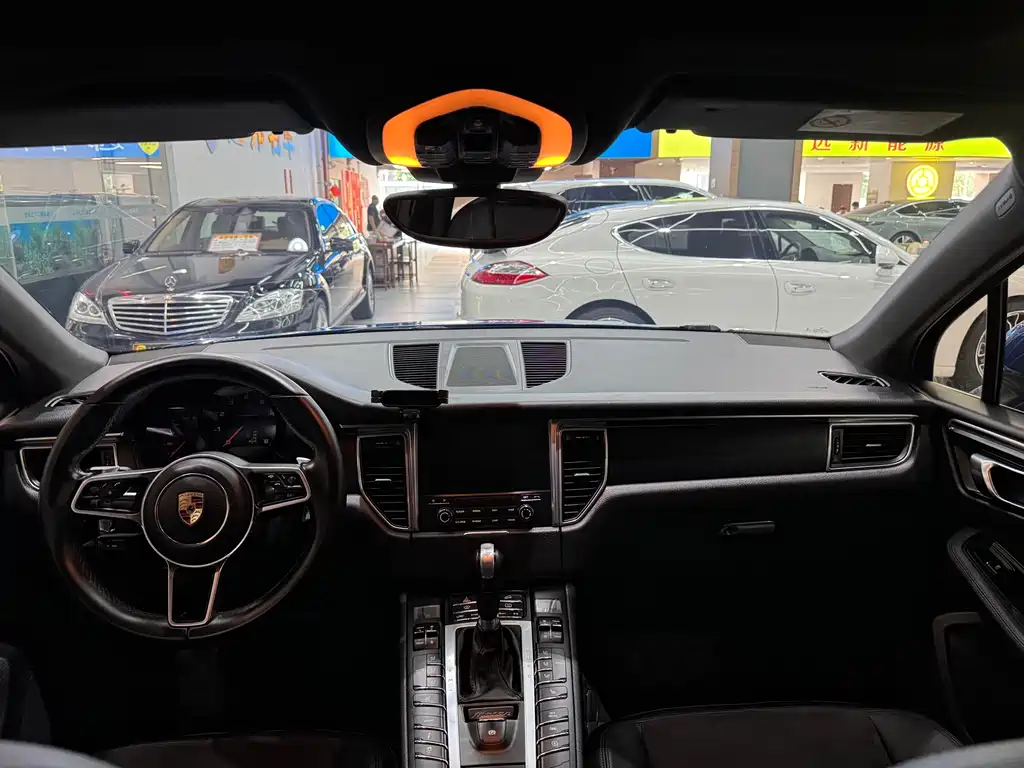 Porsche Macan — миниатюра 11