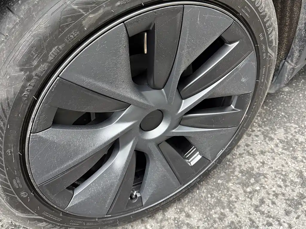 Tesla Model Y — миниатюра 11