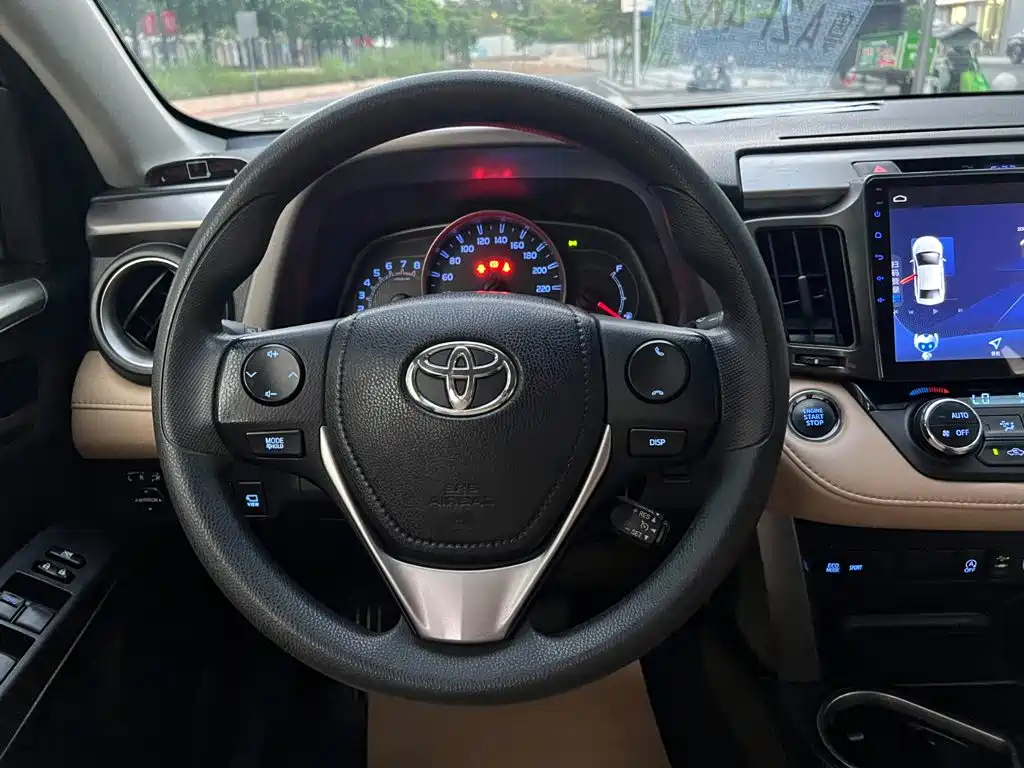 Toyota RAV4 — миниатюра 9