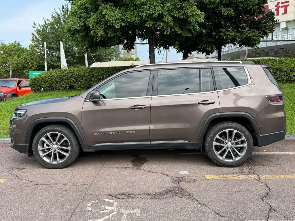 Jeep Grand Commander — миниатюра 3