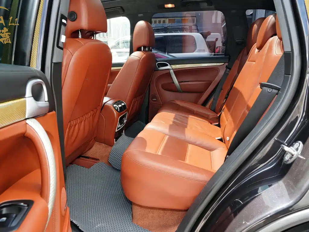 Porsche Cayenne — миниатюра 10