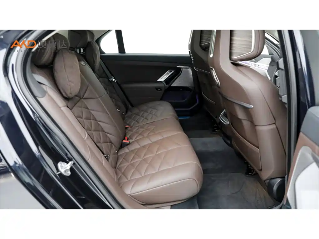 BMW 7 Series — миниатюра 8