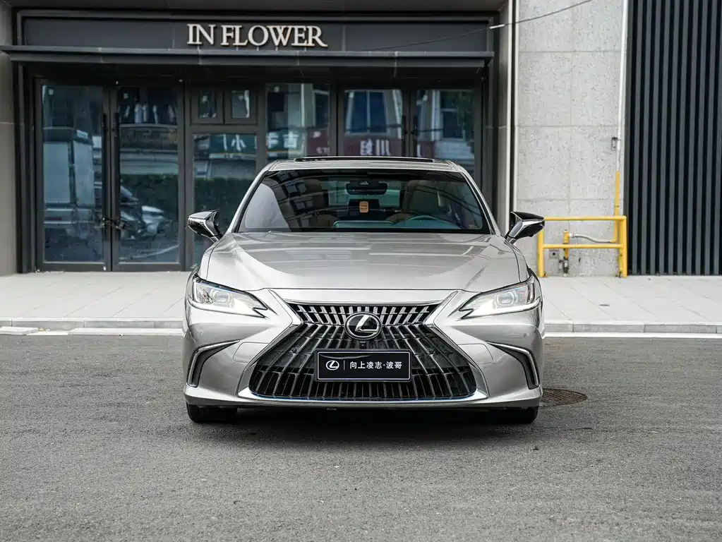 Lexus ES — миниатюра 2