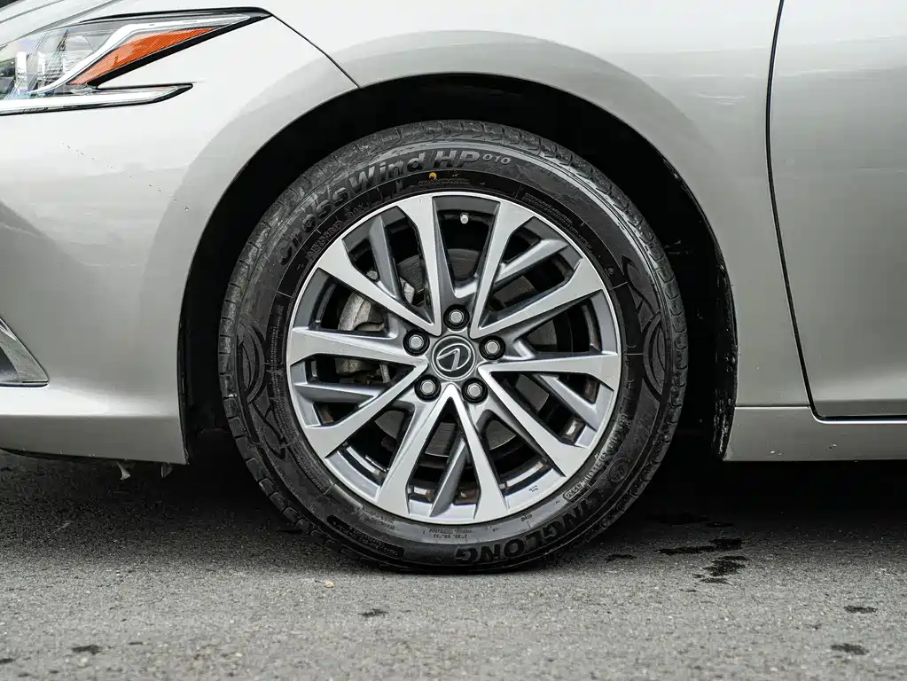 Lexus ES — миниатюра 8