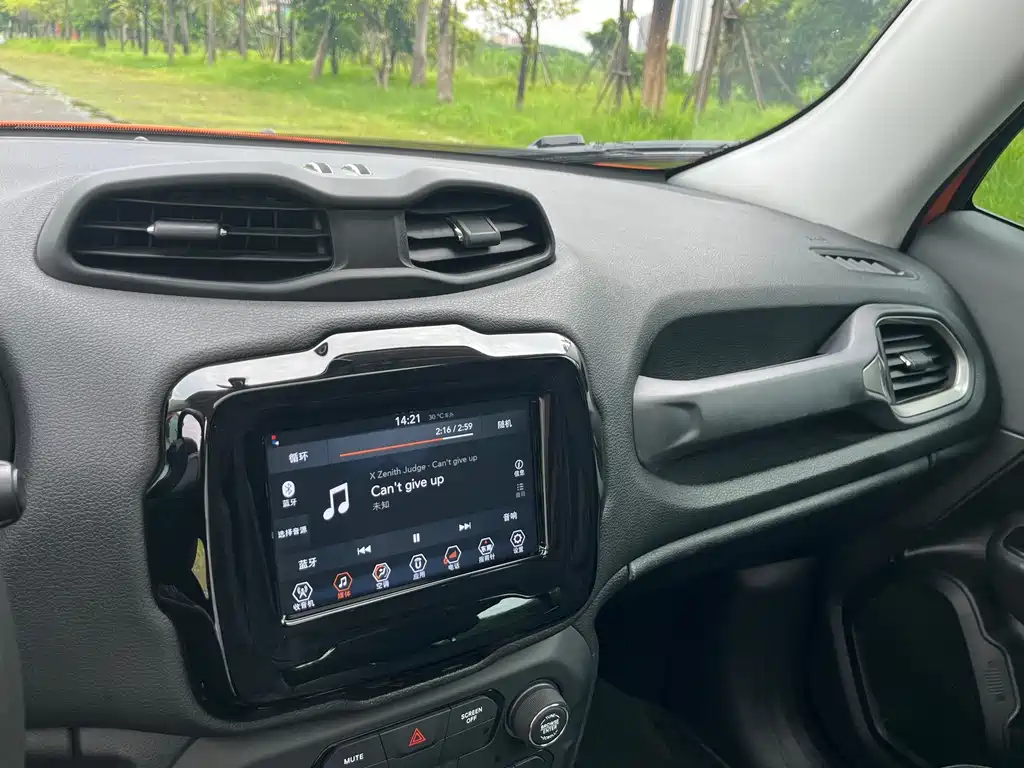 Jeep Renegade — миниатюра 12