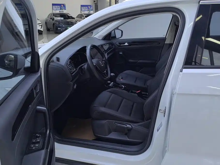 Volkswagen T-Roc — миниатюра 9