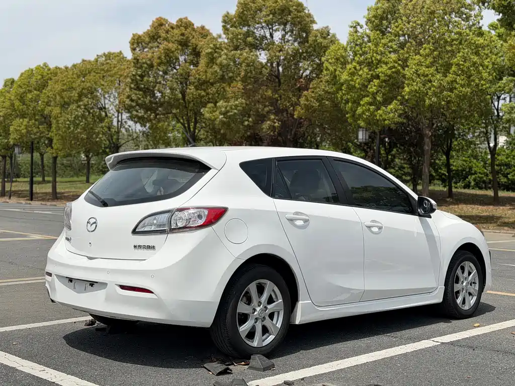 Mazda Mazda3 3 2012 2.0L AT Luxury