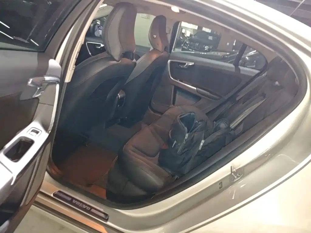Volvo S60 — миниатюра 17