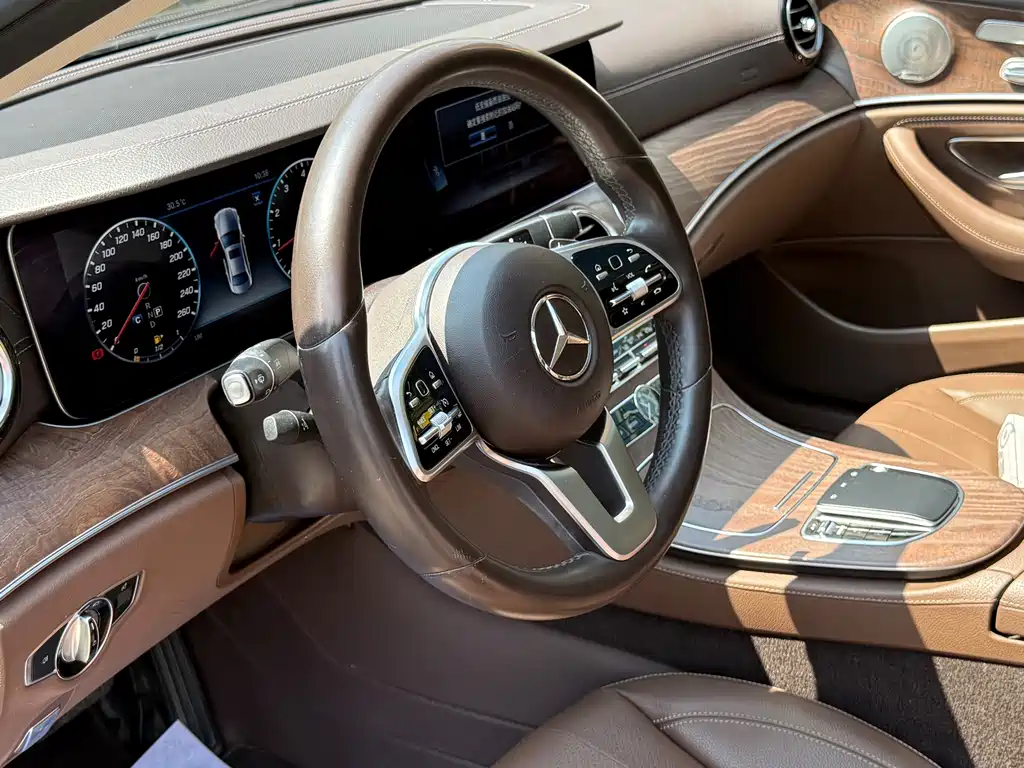 Mercedes-Benz E-Class — миниатюра 9