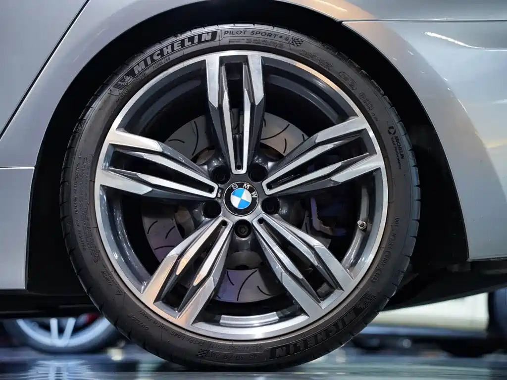 BMW M6 — миниатюра 7