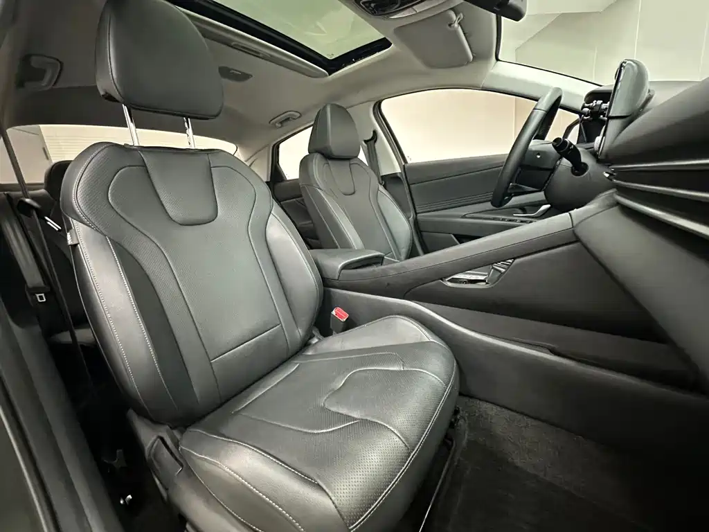 Hyundai Elantra — миниатюра 11