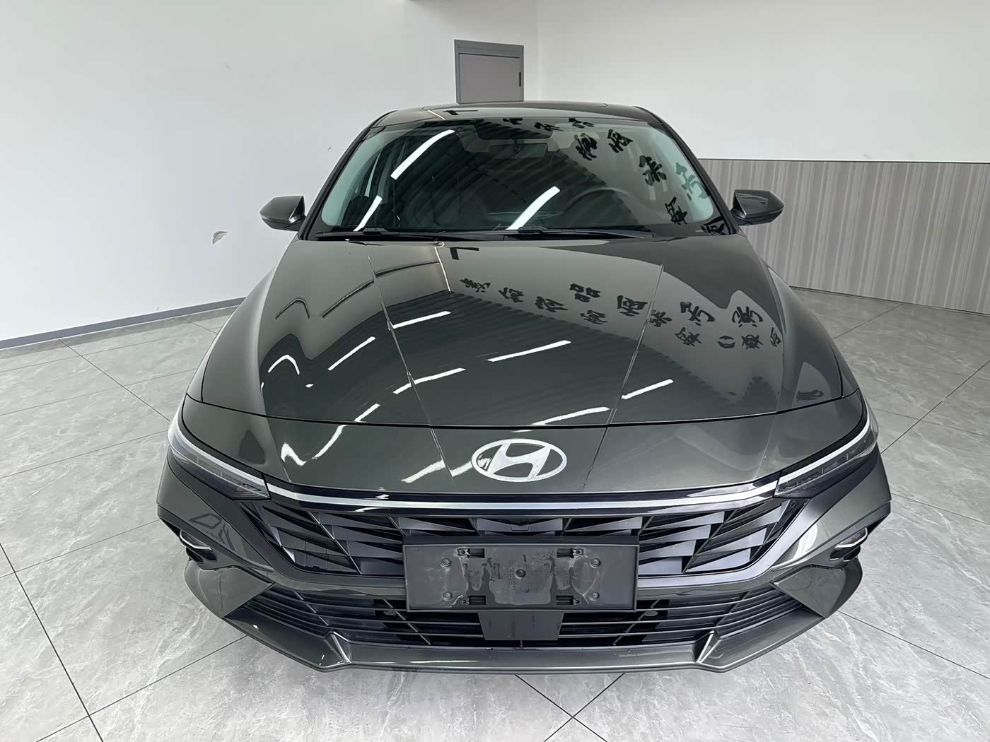 Hyundai Elantra 1.5 л 2024 г. Серебристо-серый, пробег 34000 км