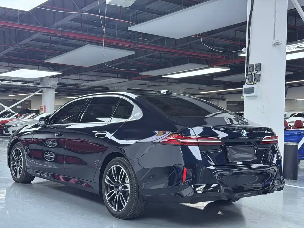 BMW 5 Series — миниатюра 22
