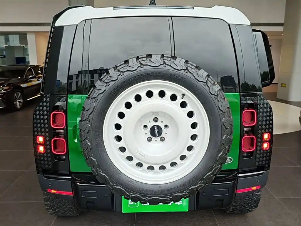 Land Rover Defender — миниатюра 6