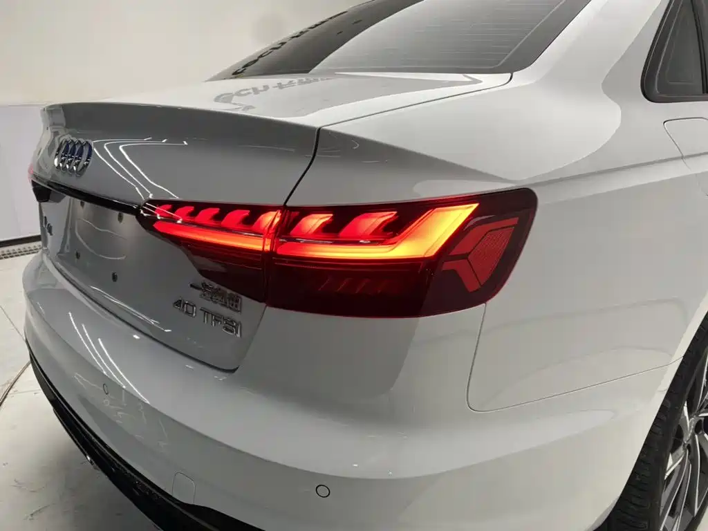 Audi A4L 2023 — фото 10
