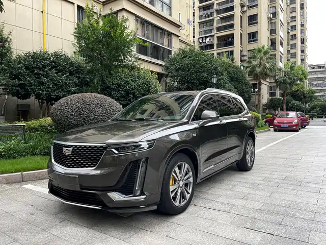CADILLAC XT6