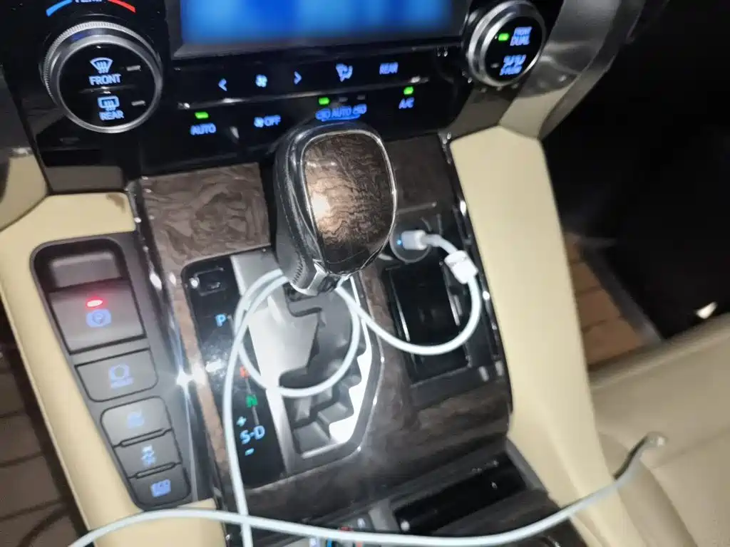 Toyota Alphard — миниатюра 7