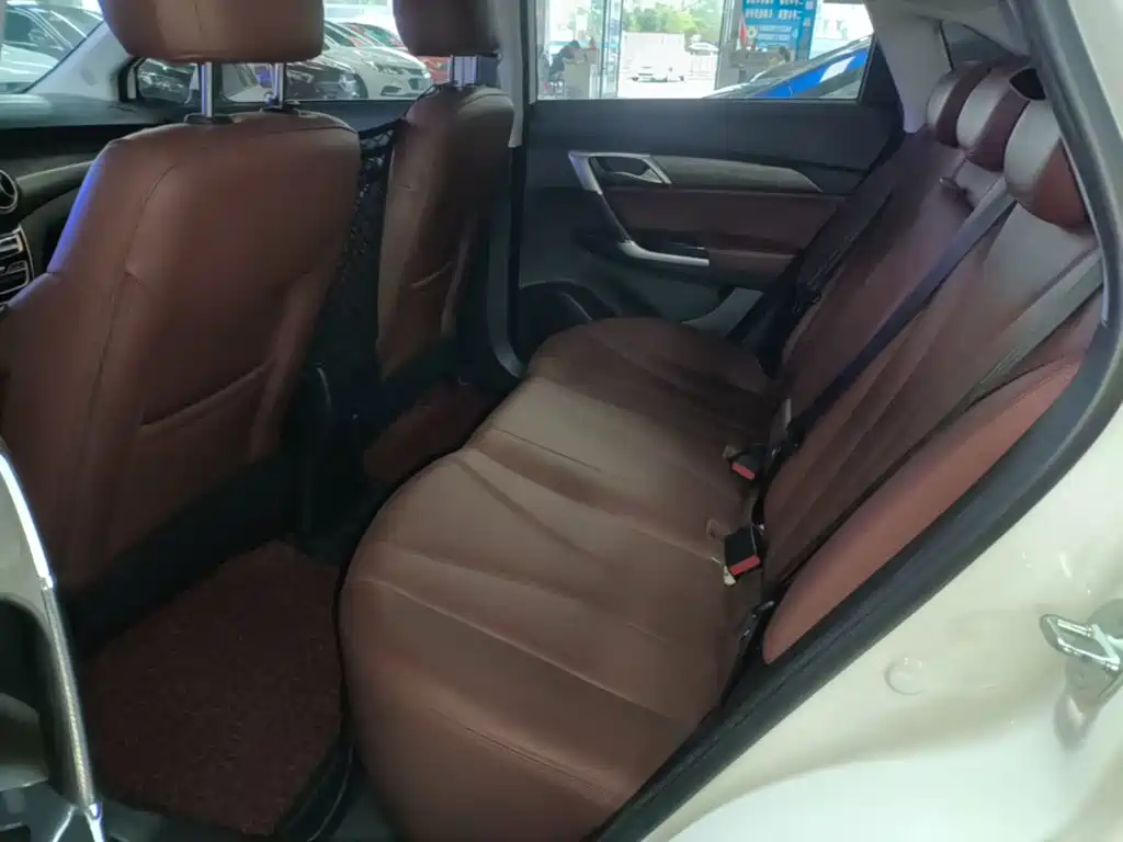 BAIC EU5 — миниатюра 16