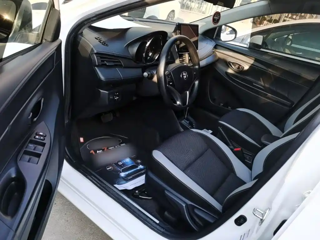 Toyota Yaris L 2022 — фото 14