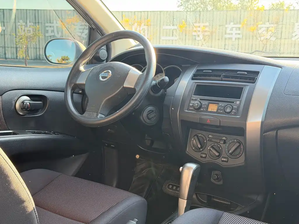 Nissan Livina — миниатюра 15