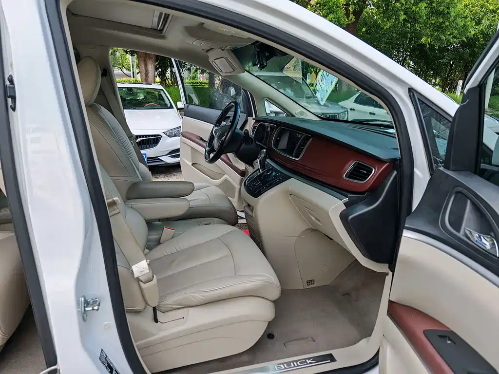 Buick GL8 — миниатюра 7