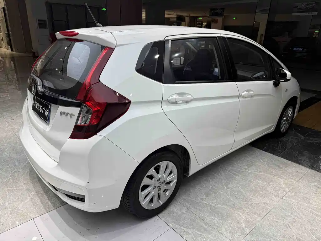 Honda Fit — миниатюра 4