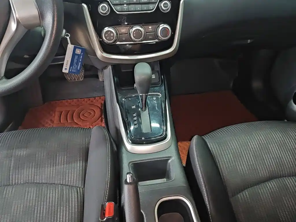 Nissan Tiida — миниатюра 14