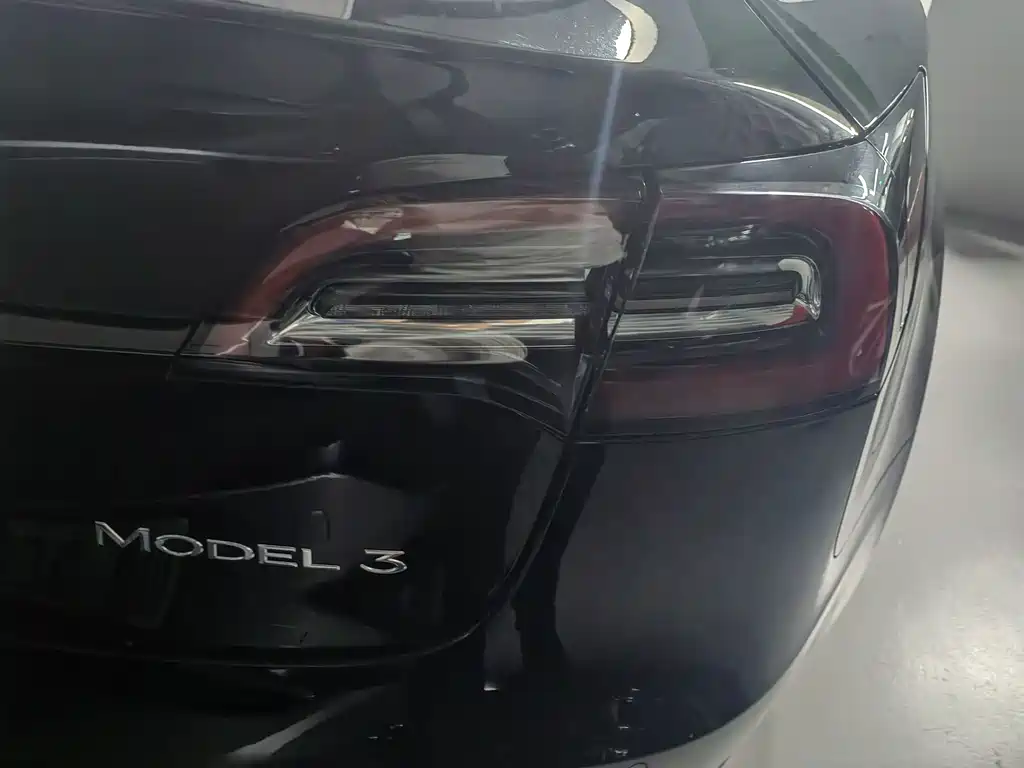 Tesla Model 3 — миниатюра 8