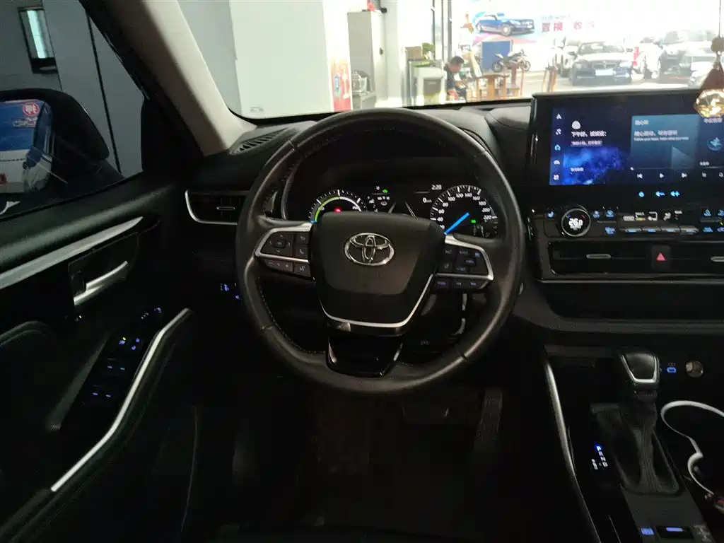 Toyota Highlander 2022 2.5L Luxury 7 мест