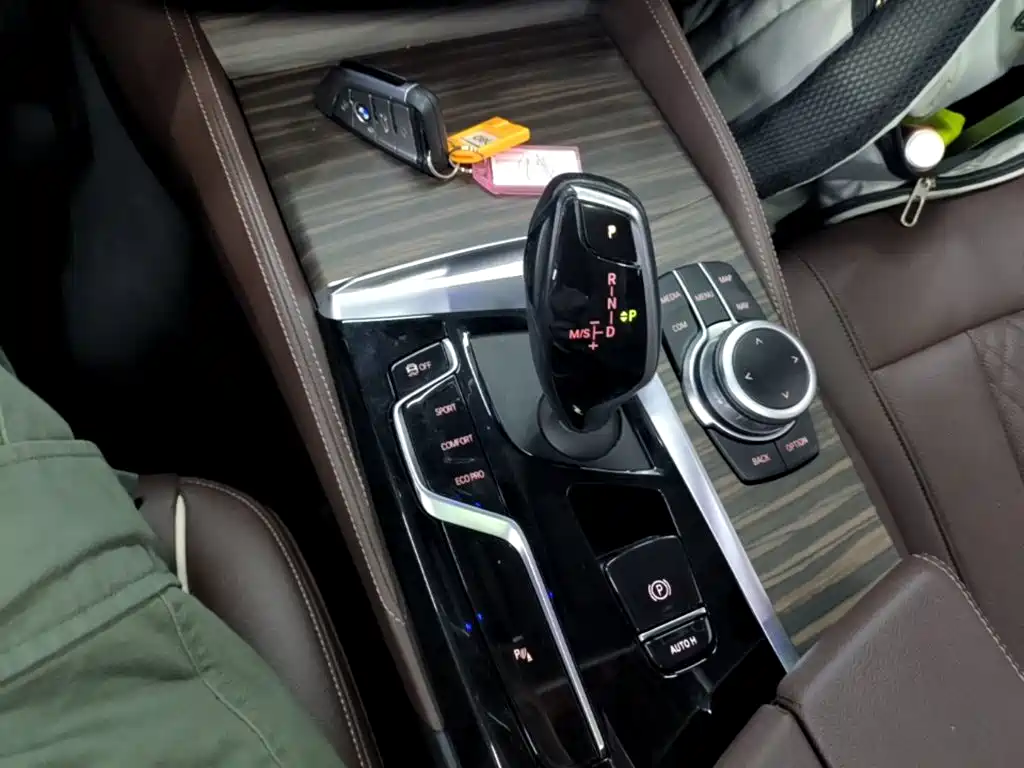 BMW 5 Series — миниатюра 14