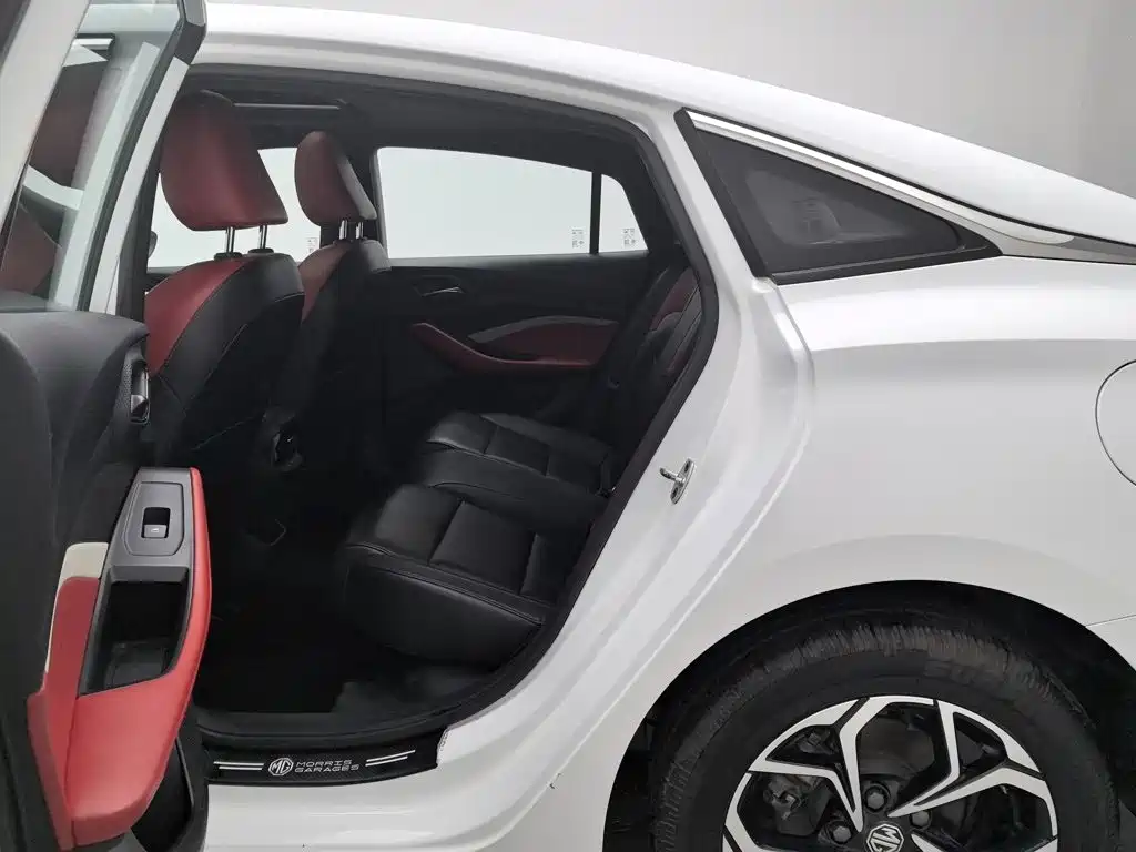 MG MG5 — миниатюра 15