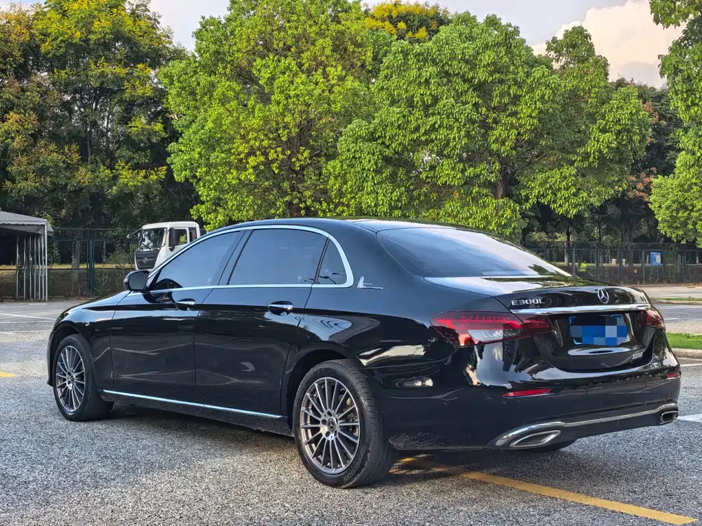 Mercedes-Benz E-Class — миниатюра 12