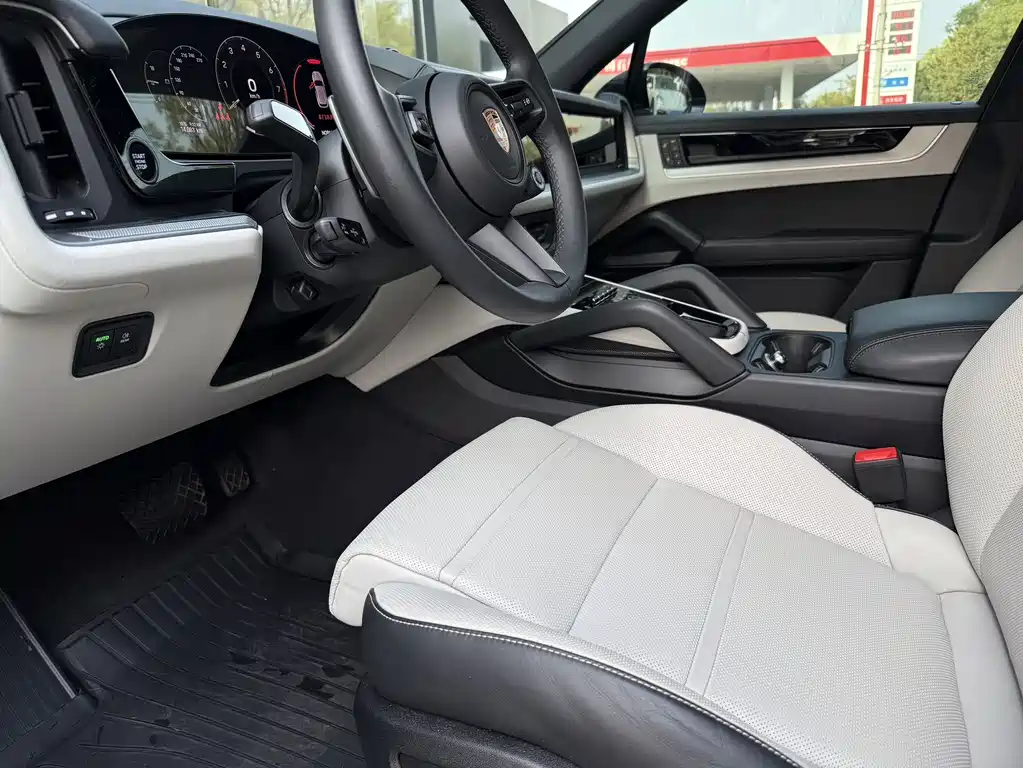 Porsche Cayenne — миниатюра 13