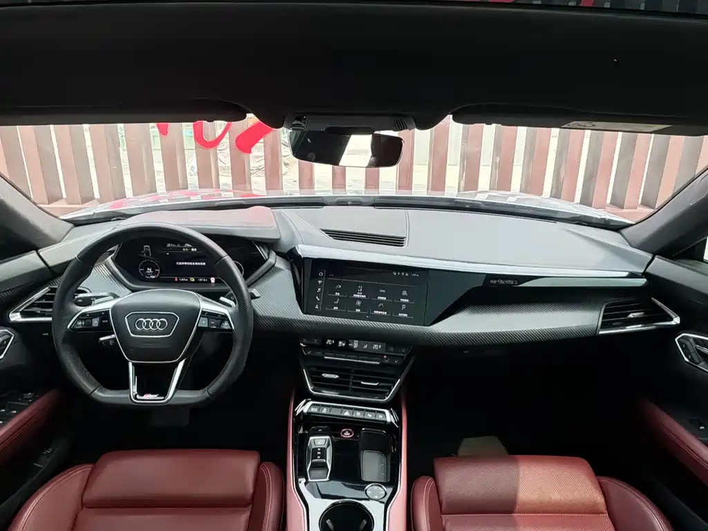 Audi e-tron GT — миниатюра 12