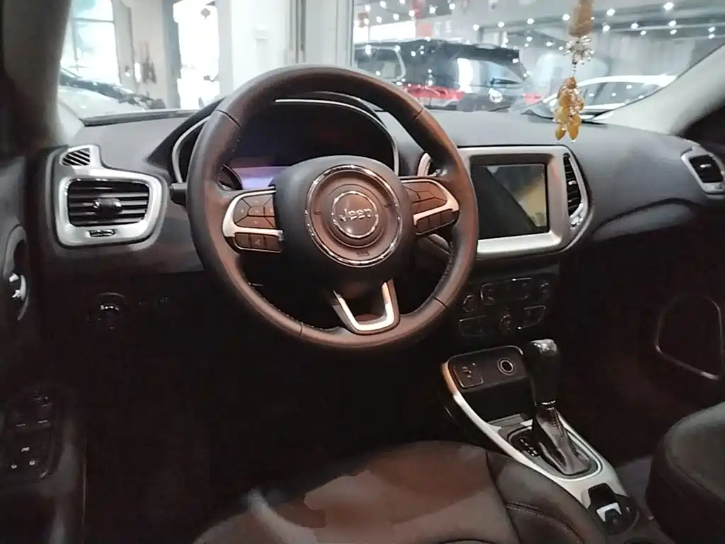 Jeep Compass — миниатюра 10
