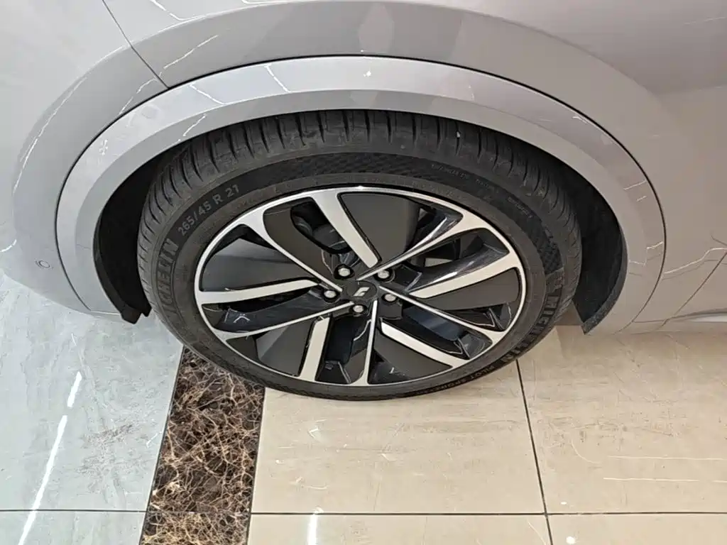 Li Auto Li L8 — миниатюра 23